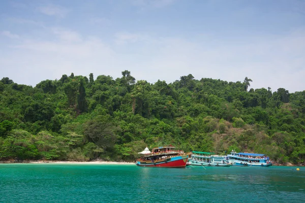 Tre barche per lo snorkeling — Foto Stock