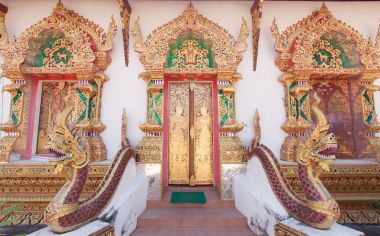 Budist kilisenin içine ağ geçidi