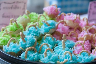 Sepet şeklinde geleneksel Tay tatlı