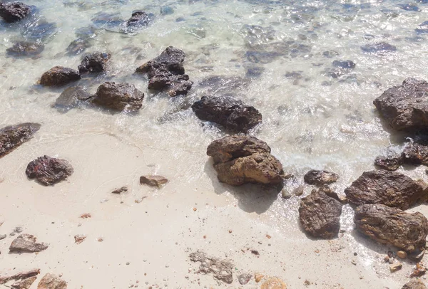 Clear water with rock — Stock Photo, Image