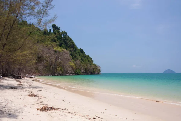 Emerald sea with white sand beach at Ranong sea , Thailand — Stock Photo, Image