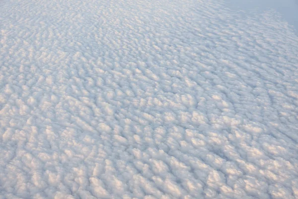 Über den Wolken fliegen — Stockfoto