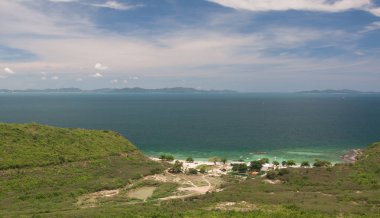 Plaj ve Zümrüt deniz, üstten görünüm