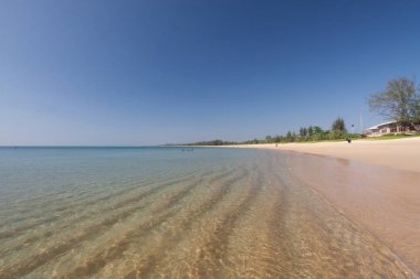 Güzel gökyüzü ve tropikal deniz 