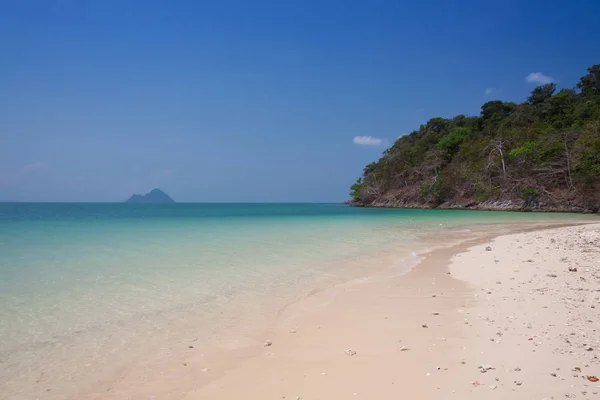 Szmaragdowe morze w Krabi, Tajlandia — Zdjęcie stockowe