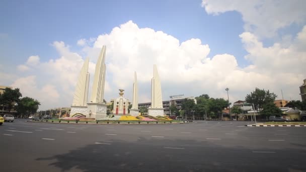 Democratie Monument Met Wolk Bangkok Thailand — Stockvideo