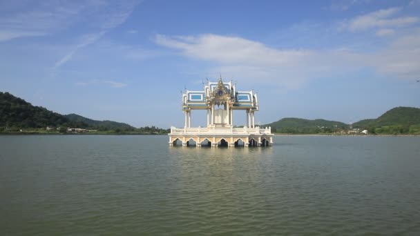 Pabellón Estilo Tailandés Lago Día Soleado Tailandia — Vídeo de stock