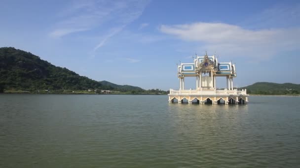 Pavillon Style Thaïlandais Sur Lac Par Temps Ensoleillé Thaïlande — Video