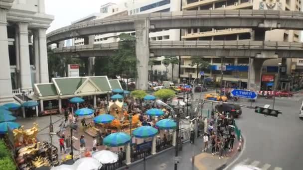 Erawan Shrine Ratchaprasong Skrzyżowaniu Bangkok Tajlandia — Wideo stockowe