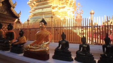 Wat Phra Doi Suthep, Tayland 'ın Chiang Mai şehrinin turistik yeridir..