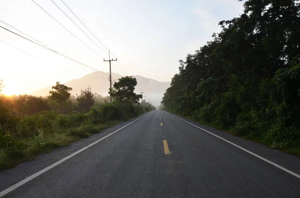 Carretera Vacía Con Naturaleza Verde — Foto de Stock