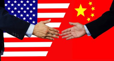 Bir iş adamı, ABD ve Çin arasında tokalaşıyor.