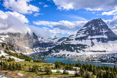 Glacier Ulusal Parkı, Montana ABD gizli göl