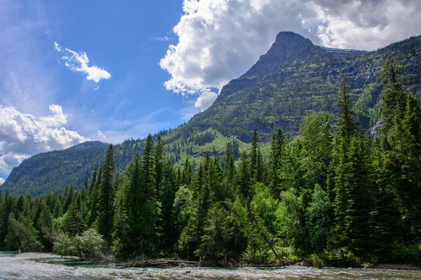 Skalnaté hory v národním parku Glacier, Montana Usa — Stock fotografie