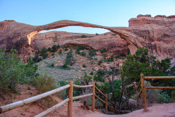 Arch τοπίο στο εθνικό πάρκο Arches, Moab, Γιούτα, Ηνωμένες Πολιτείες — Φωτογραφία Αρχείου