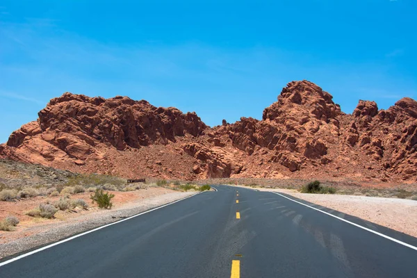 Drogi w dolinie ognia State Park Nevada, Stany Zjednoczone Ameryki — Zdjęcie stockowe