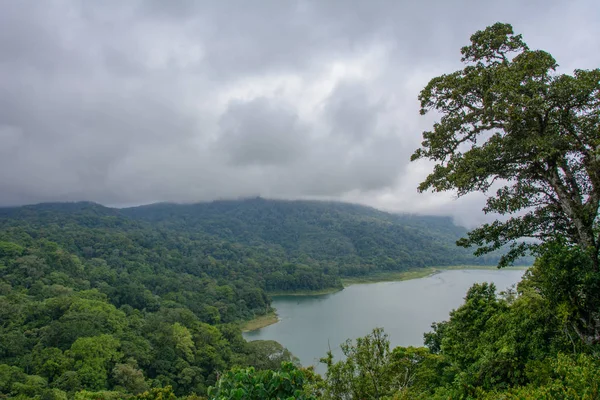 Danau Tamblingan y Danau Buyan (Lago Buyan y Tamblingan) Bali, Indonesia — Foto de Stock