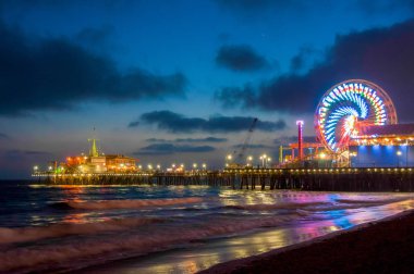 Eğlence Parkı gece, Los Angeles, Kaliforniya, ABD Santa Monica pier üzerine