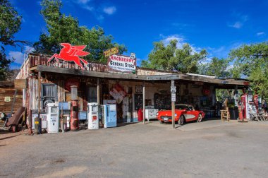 Hackberry, Arizona, Amerika Birleşik Devletleri - 19 Haziran 2014: Eski benzin istasyonu Hackberry Route 66