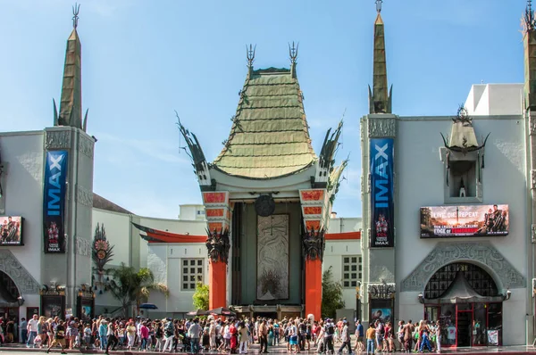 Los angeles, Kalifornien, USA - 15. Juni 2014: der Haupteingang zum berühmten chinesischen Theater — Stockfoto