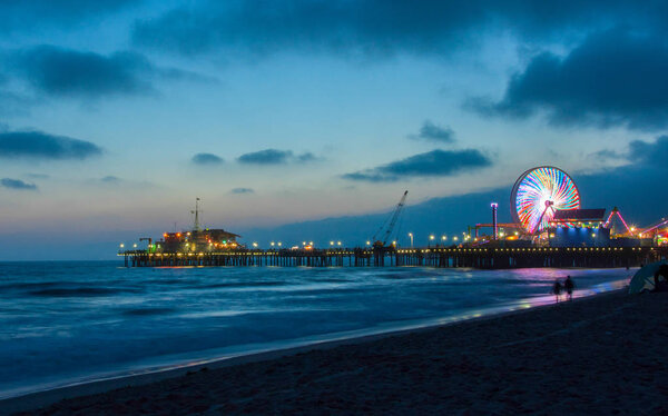 Санта-Моника ночью, Лос-Анджелес, Калифорния, США
