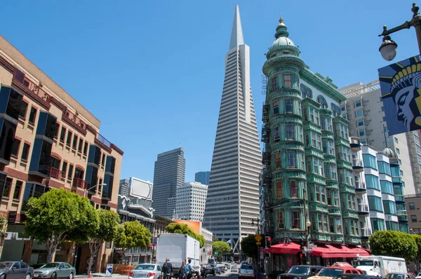 Transamerica Broadway, San Francisco, California, ABD üzerinden binasının görünümü — Stok fotoğraf