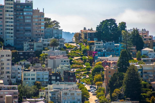 The famous Lombard Street, San Francisco, California, EE.UU. — Foto de Stock