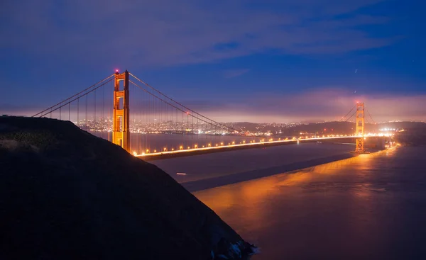 到了晚上，旧金山，加州金门大桥 — 图库照片