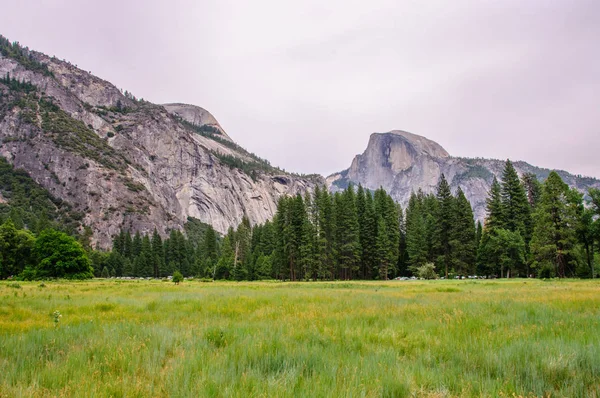 Vale do Parque Nacional de Yosemite, Califórnia — Fotografia de Stock