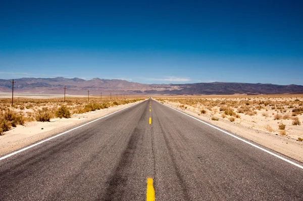 Road 190 in Death Valley National Park, Califórnia, EUA — Fotografia de Stock