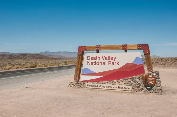 Jelentkezzen a bejáratnál, hogy a Death Valley Nemzeti Park, Kalifornia, Usa — Stock Fotó