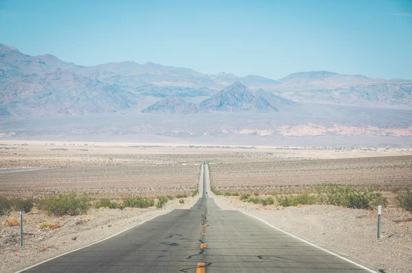 Road 190 in Death Valley National Park, Califórnia, EUA — Fotografia de Stock