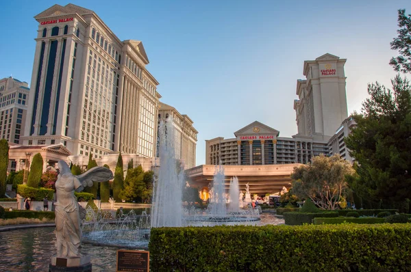 Las Vegas, Nevada, Estados Unidos - 27 de junio de 2014: El famoso Hotel Caesar Palace en Las Vegas — Foto de Stock