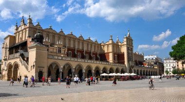 Krakow, Polonya - 17 Haziran 2012: Cloth Hall Krakow şehrinde pazar meydanında