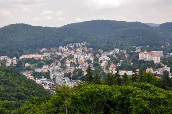 Panoramablick auf die Stadt Karlovy vary, Tschechische Republik — Stockfoto
