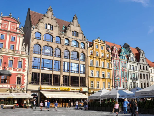 Wroclaw, Polen - 25. Juni 2012: Historische Häuser am Marktplatz in Wroclaw — Stockfoto