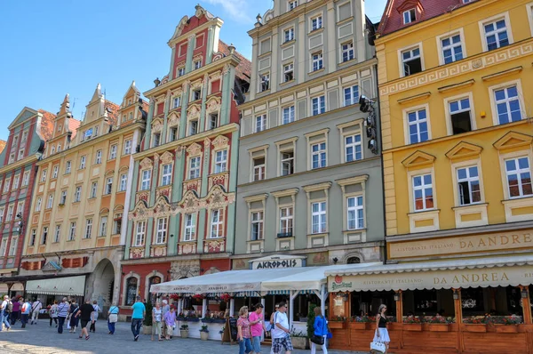 Wroclaw, Polen - 25. Juni 2012: Historische Häuser am Marktplatz in Wroclaw — Stockfoto