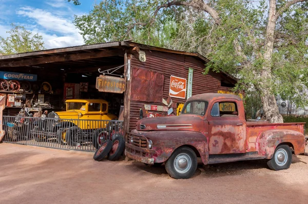 Hackberry Arizona Usa 2019 Coches Antiguos Antiguos Raros Famosa Gasolinera — Foto de Stock