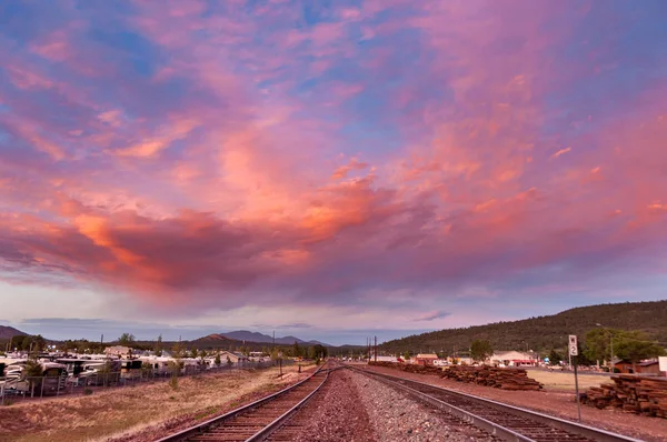 Vista Hermosa Puesta Sol Sobre Ferrocarril Que Las Colinas —  Fotos de Stock