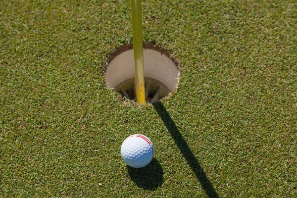 Balle Golf Sur Lèvre Tasse — Photo