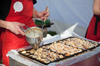 Açık havada takoyaki pişirmek