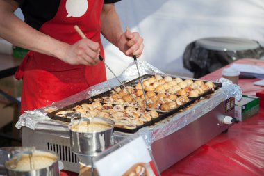 Açık havada takoyaki pişirmek