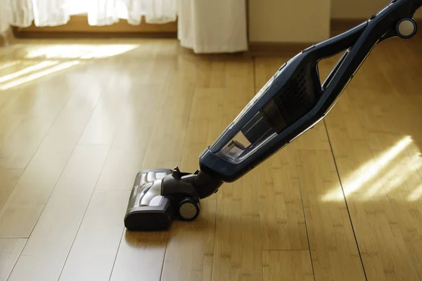 Bamboo Flooring Cleaning Vertical Vacuum Cleaner — Stock Photo, Image