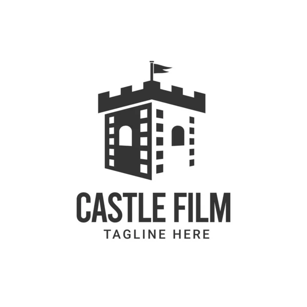 Castle filmmaker logo ontwerp. Film strip met kasteel vector illustratie voor filmstudio productie grafische template. — Stockfoto