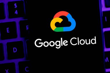 Google Cloud logosuna sahip akıllı telefon bir Google web platformudur. ABD, Kaliforniya 21 Ocak 2020