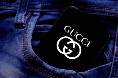 Gucci marka logosu olan akıllı telefon Florencmobile merkezli lüks bir İtalyan firması. ABD, Kaliforniya 20 Ocak 2020.