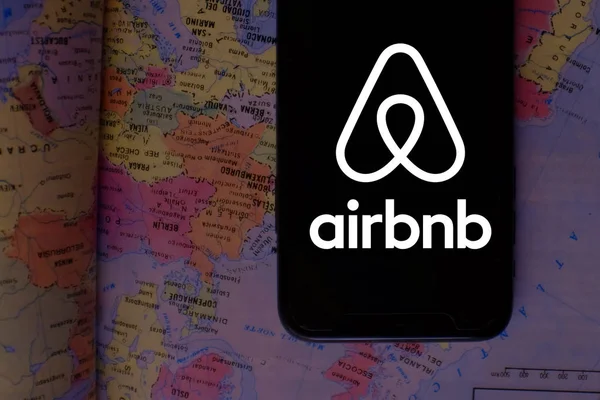 Smart Phone Airbnb Logo Company Offers Software Platform Dedicated Offer — Stock Photo, Image
