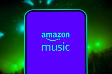 Amazon Müzik logosu olan akıllı telefon, Amazon müzik uygulaması. ABD, Kaliforniya, 26 Şubat 2020