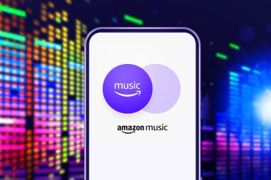 Amazon Müzik logosu olan akıllı telefon, Amazon müzik uygulaması. ABD, Kaliforniya, 26 Şubat 2020