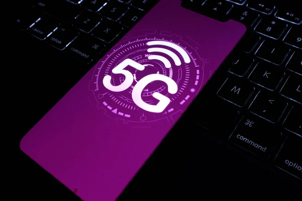 Новий Смарт Телефон Логотипом Акронім Який Використовується Позначення Ятого Покоління — стокове фото